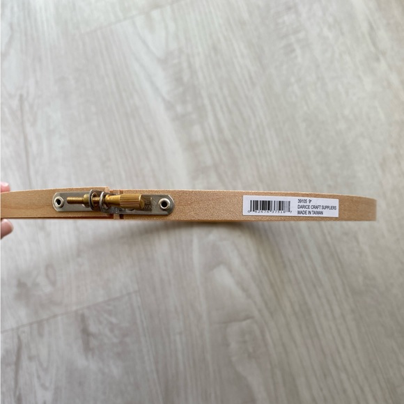 3/$20 DARICE 🍃 9" Wood Embroidery Hoop - Picture 3 of 6